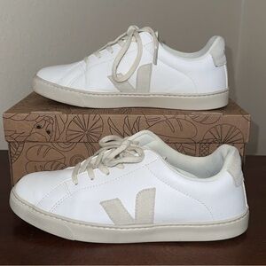 Veja Big Kid size 7 ( excellent conditions used 3 times)